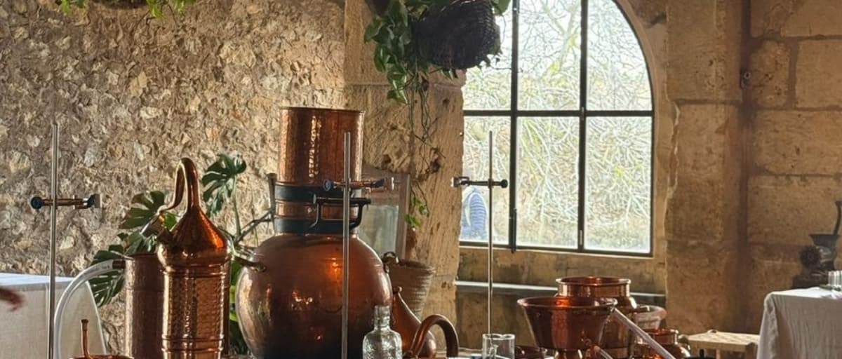 Taller de destil·lació de plantes de Mallorca i perfum natural roll-on